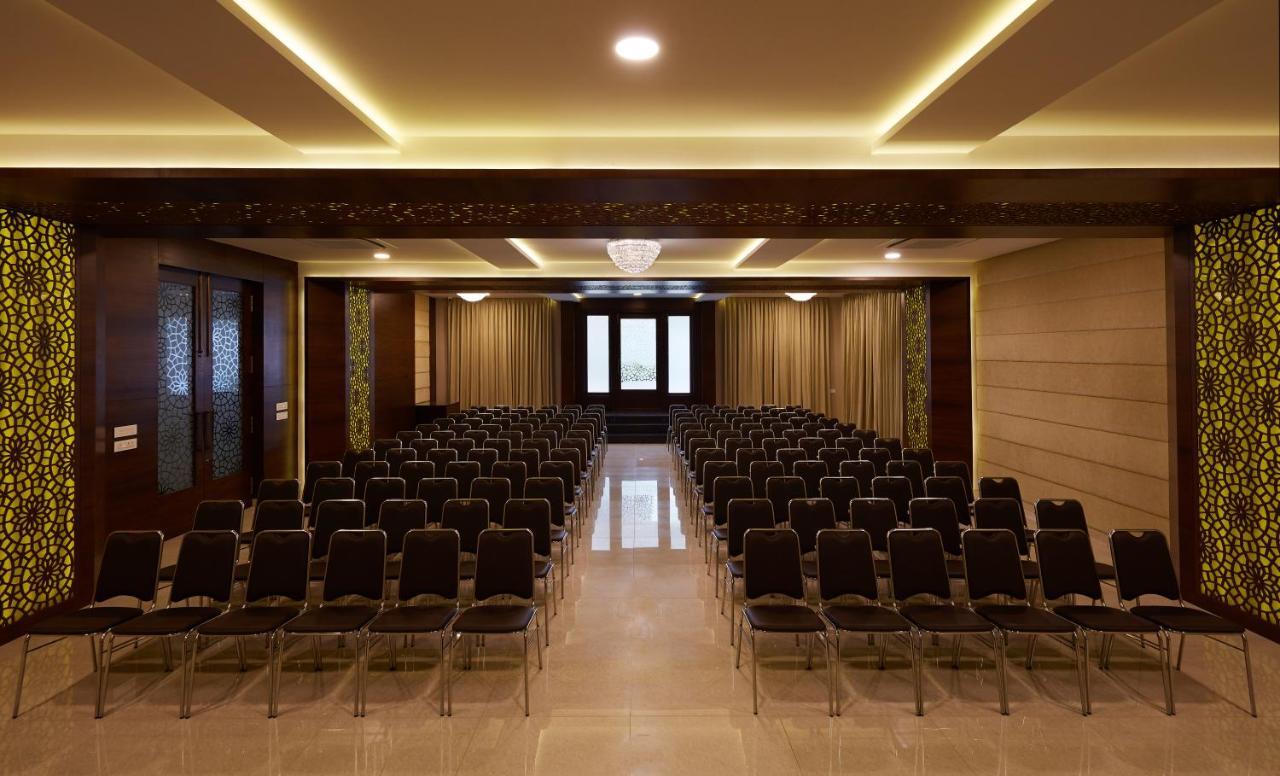 Hotel Kamar Residences And Banquets Chennai Exterior photo