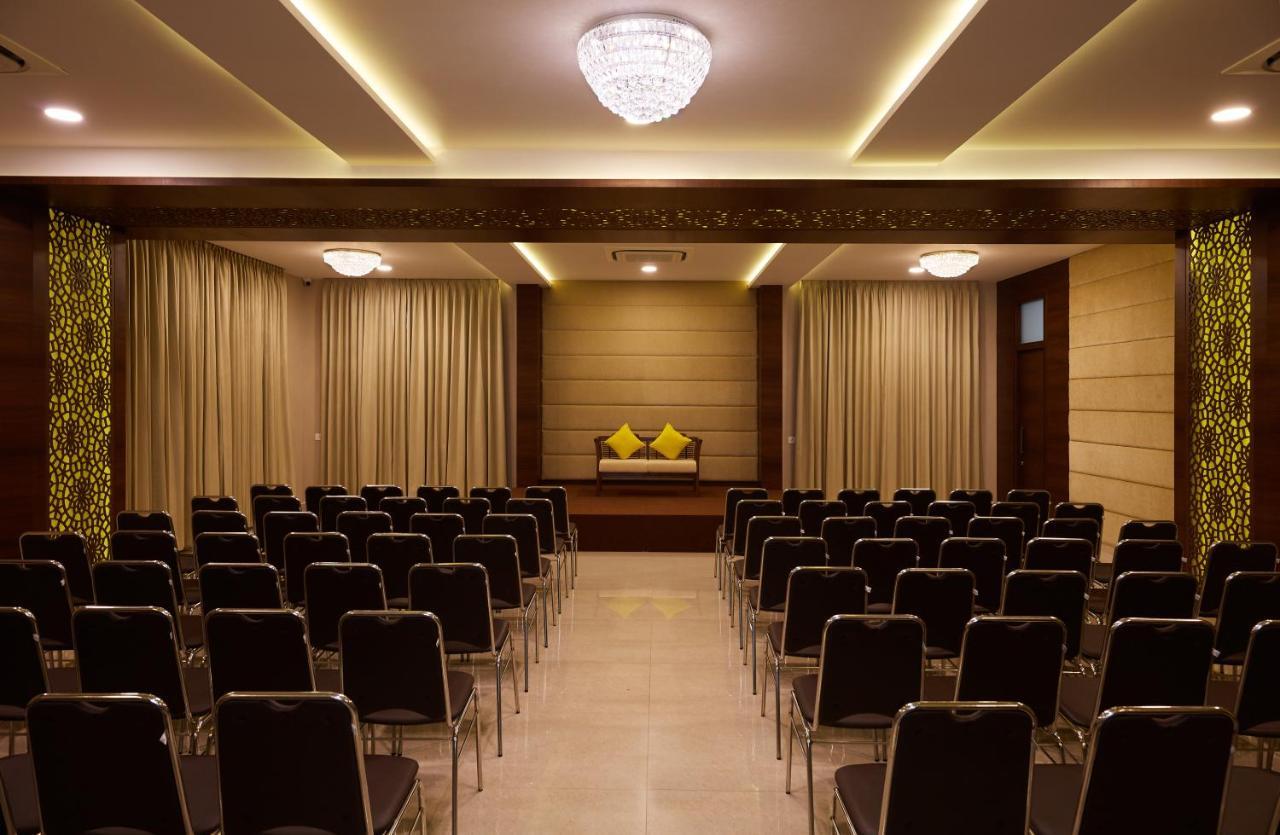 Hotel Kamar Residences And Banquets Chennai Exterior photo